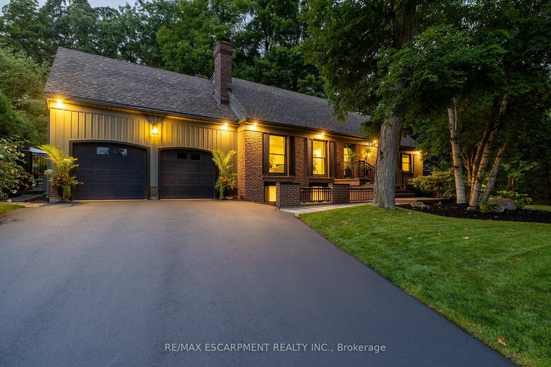 Welcome to 2129 Highview Drive, a beautifully updated five bedroom family home located in the highly sought after Highview Survey neighbourhood of Burlington.