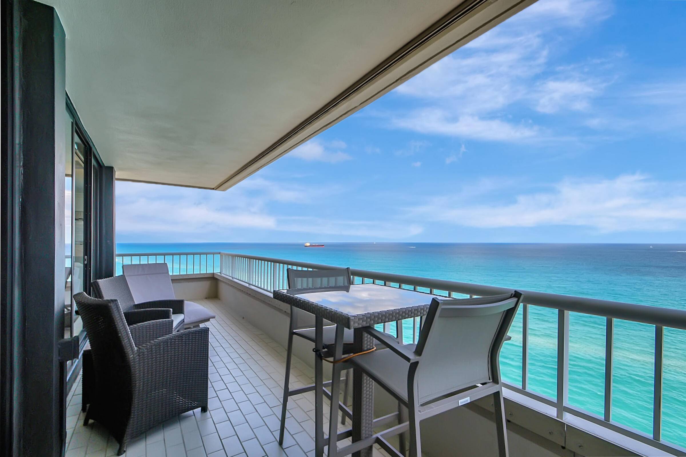 Welcome to your Penthouse on the Ocean !