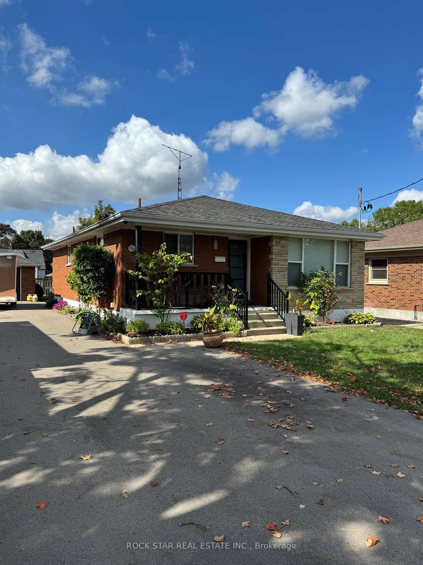 Welcome home to 136 Grand Street, available for LEASE.