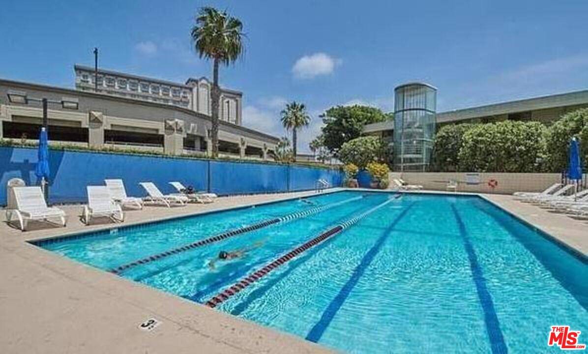 4316  Marina City Dr 3BR Hancock Park La