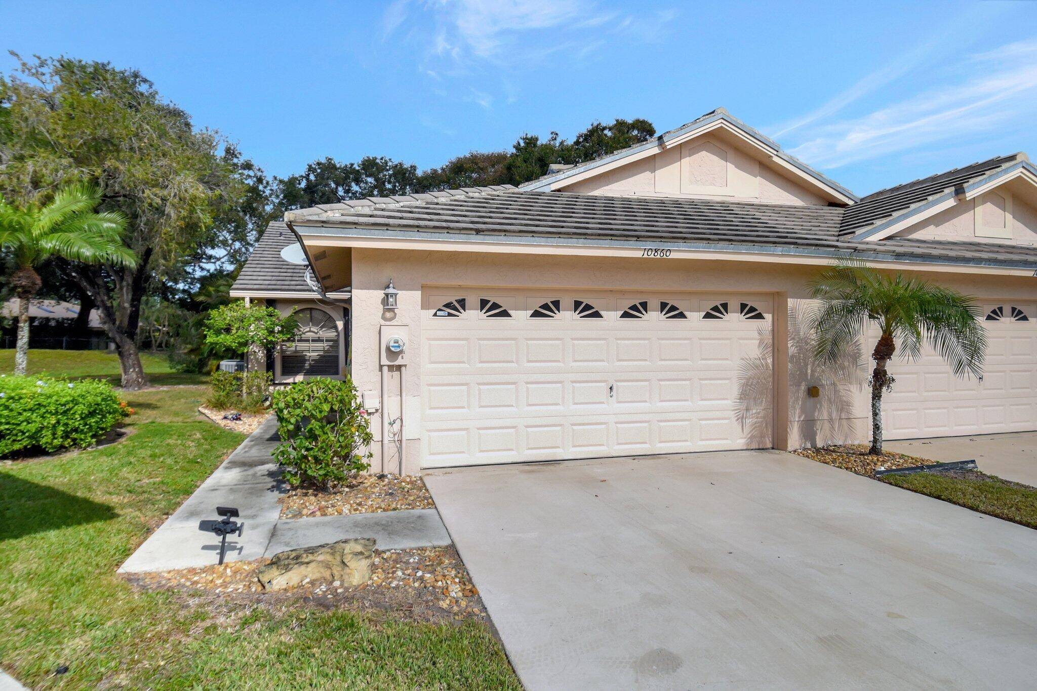 Nestled in the community of Brighton Lakes is this lovely 2 bedroom 2 bathroom Villa with a private garden view.