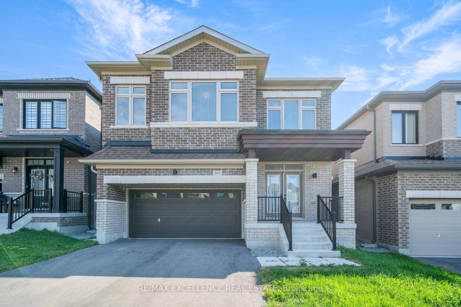 Welcome to this spacious and modern home offering over 2, 600 sq ft of elegant living space in one of the Oshawa's most sought after and thriving new neighbourhoods !