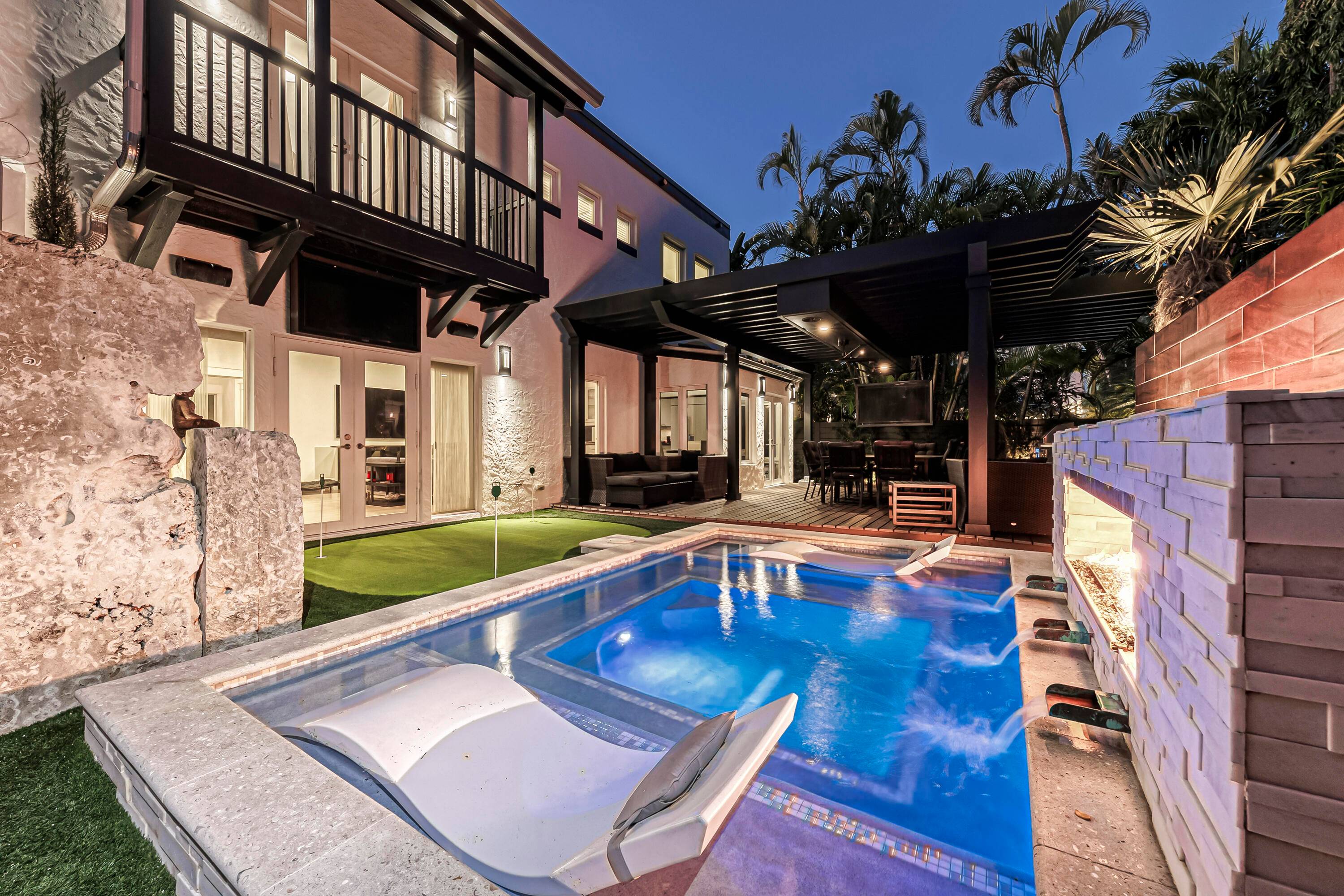 Back on Market ! Live the ultimate Florida lifestyle in this stunning 4 bed, 3.