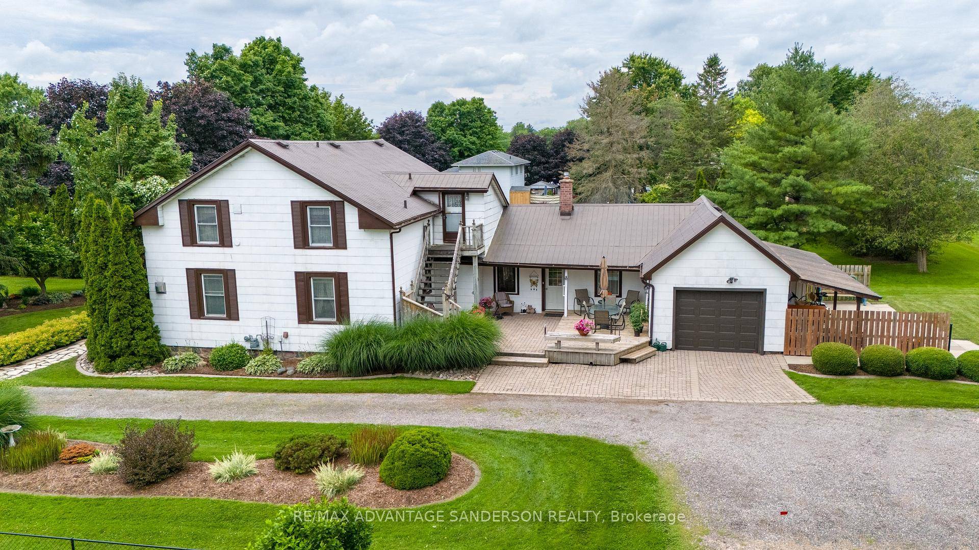 Spacious family home amp ; property with granny suite or bed amp ; breakfast possibilities for extra income if desired.