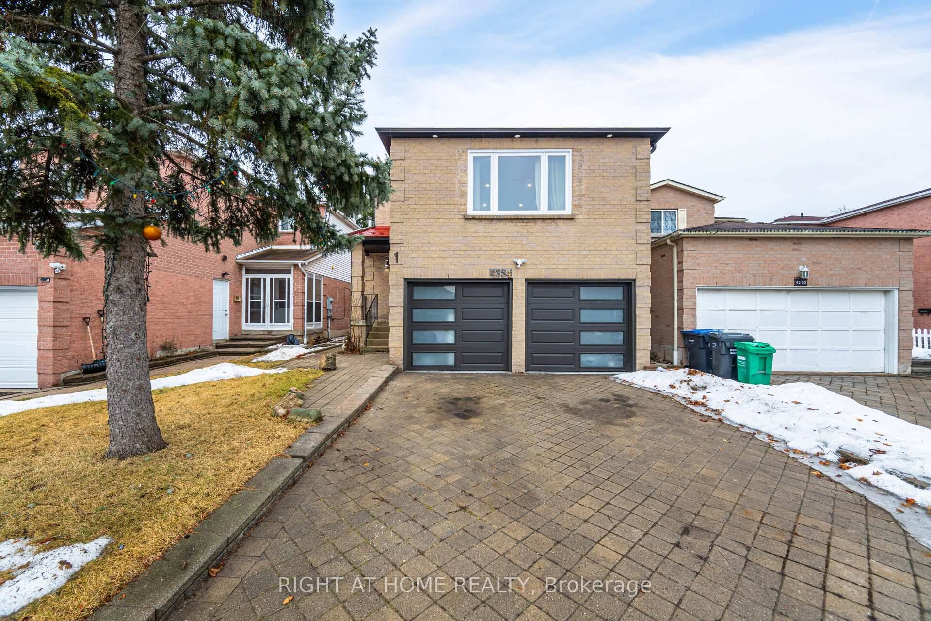 Stunning Detached Family Home with Modern Upgrades amp ; Prime Location Welcome to this beautifully maintained detached house, perfectly designed for modern living and situated in a highly desirable area ...