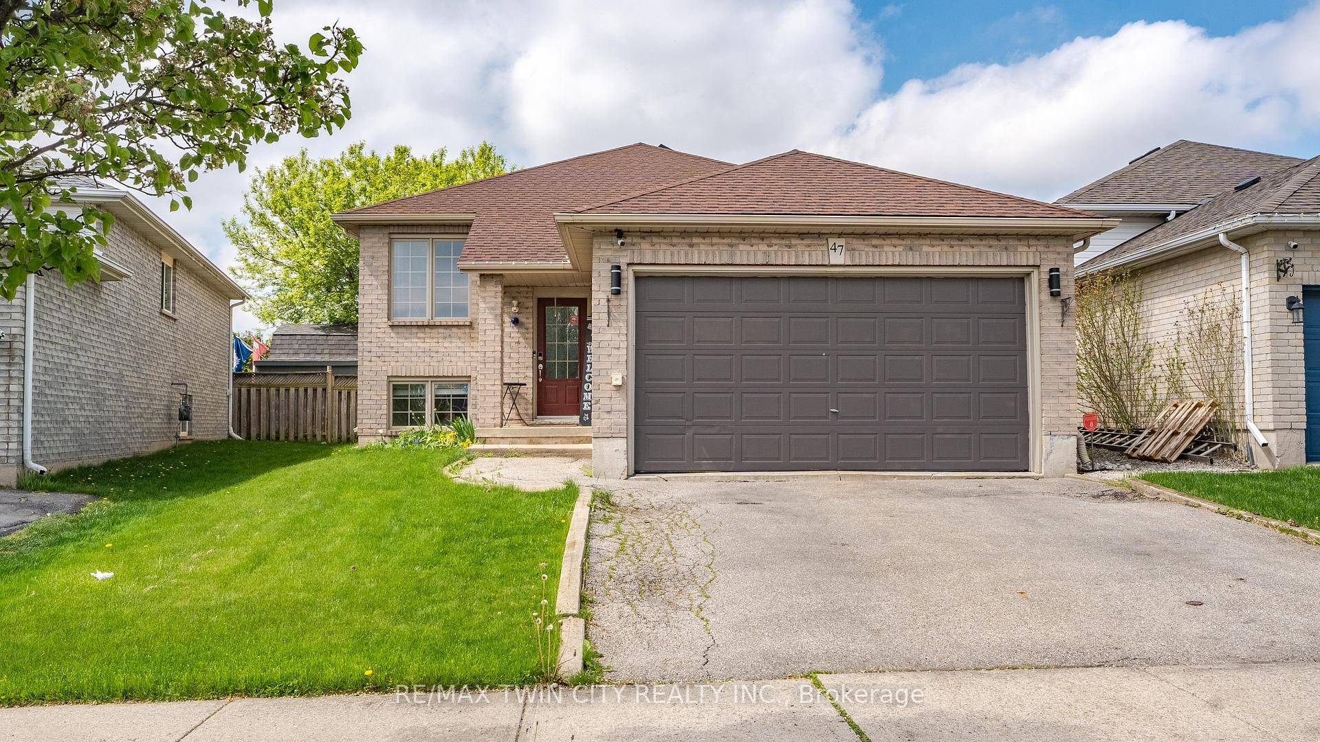 Look No Further ! You won't want to miss this spacious 3 1 bedroom, 2 bathroom raised ranch !