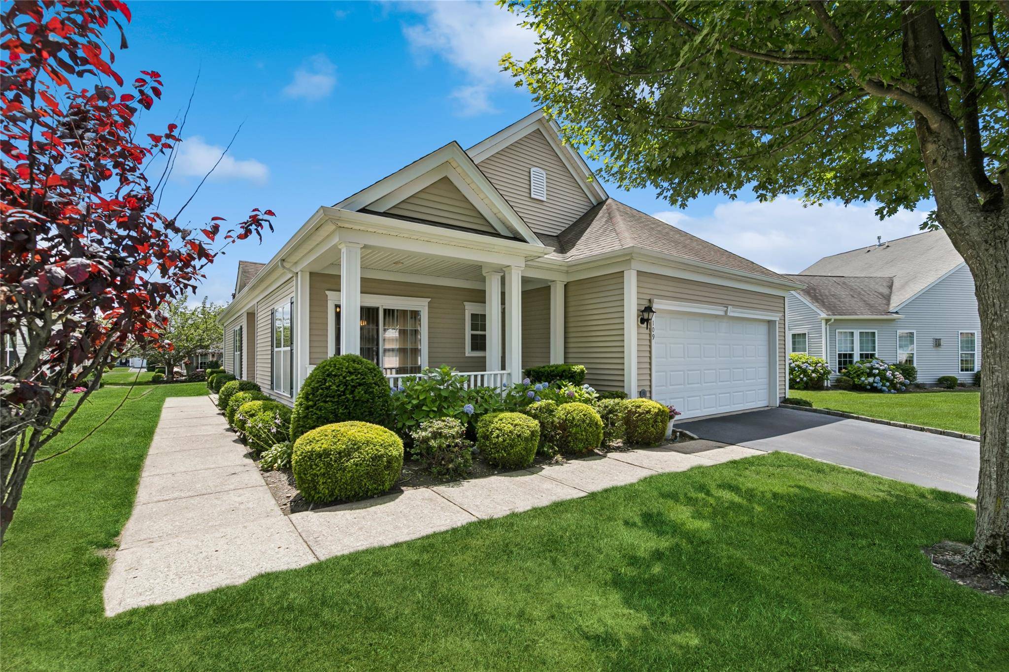 Welcome to easy living in this beautifully maintained, one floor ranch style detached home Astor model in a sought after 55 and older community.