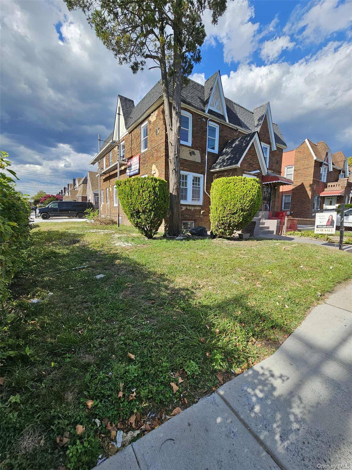 Beautifully renovated mother daughter concept with three electrical meters and two gas meters.