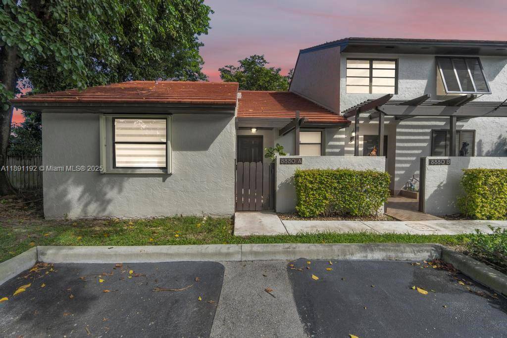 IMPECCABLE Remodeled Single Story end unit Townhouse in desirable Calusa Point !