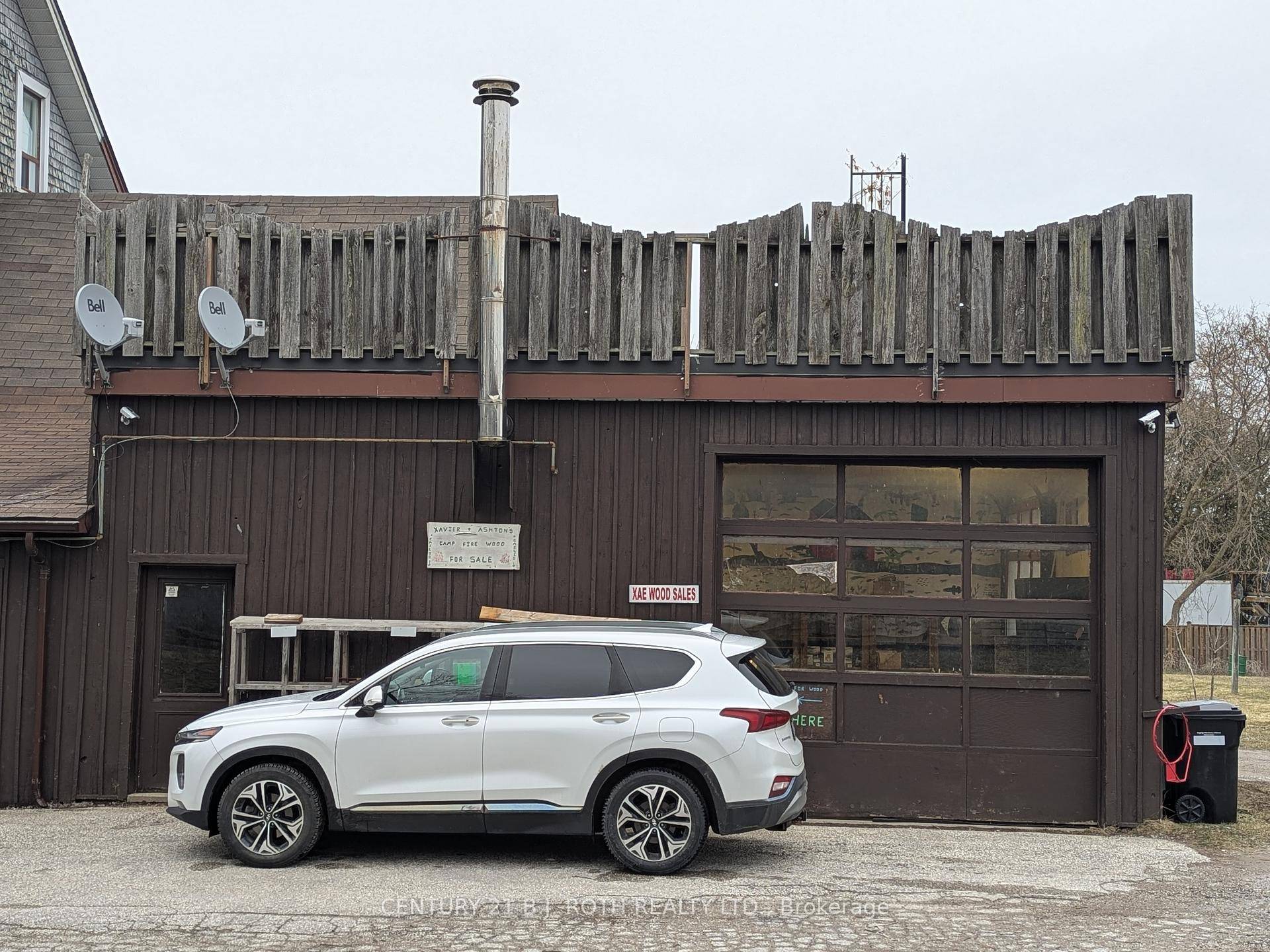 Storage space for Lease, 20' x 26' with two 11' x 10' doors.