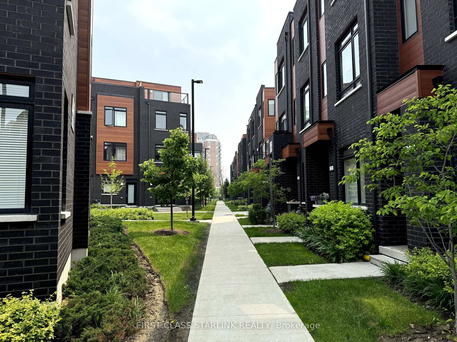 Luxurious and modern 3 bedroom, 3 washroom townhouse located in the heart of Richmond Hill, offering 1, 532 sqft of elegant living space in a highly sought after neighborhood.