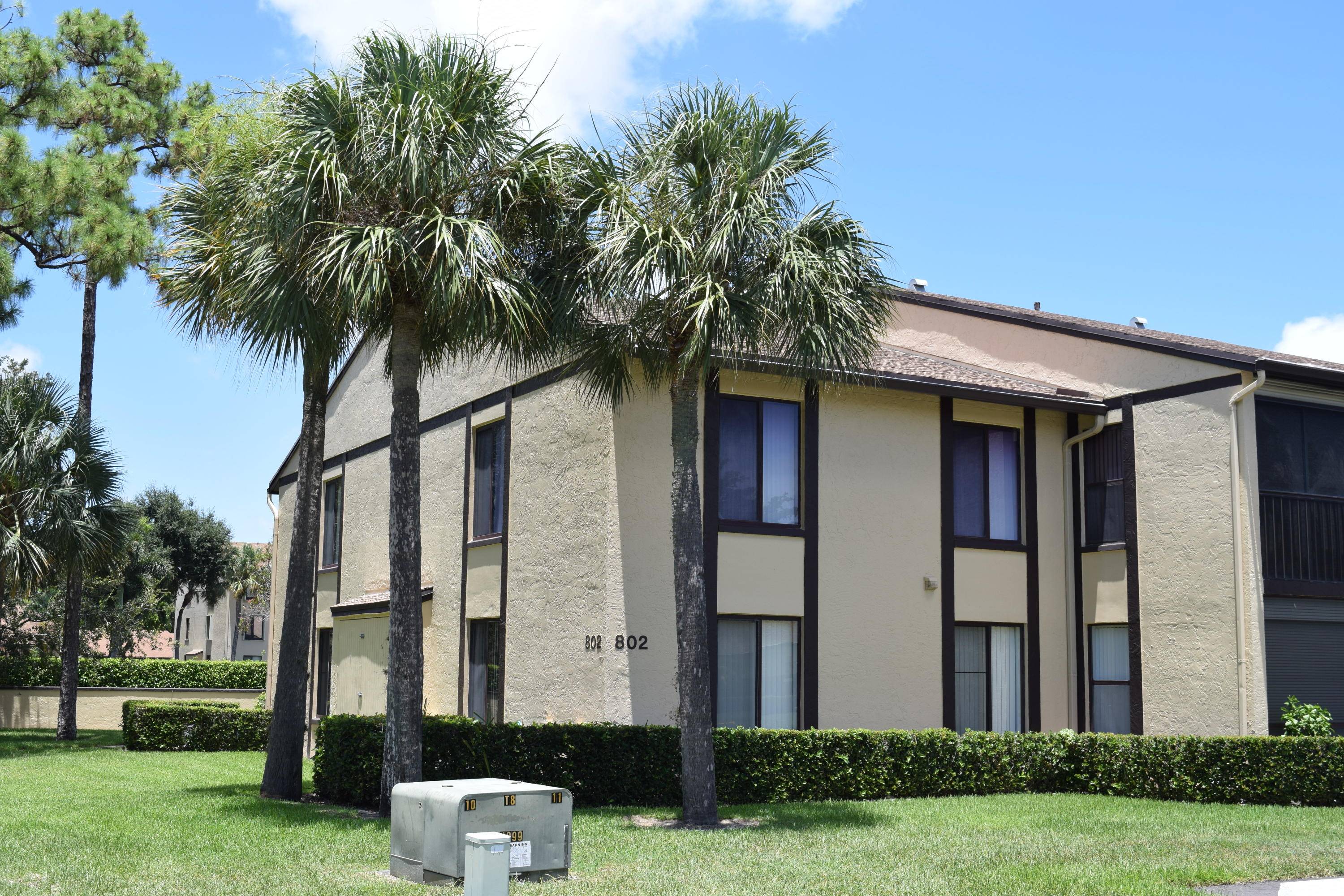 MUST SEE ! PERFECT LOCATION IN G GREENACRES.