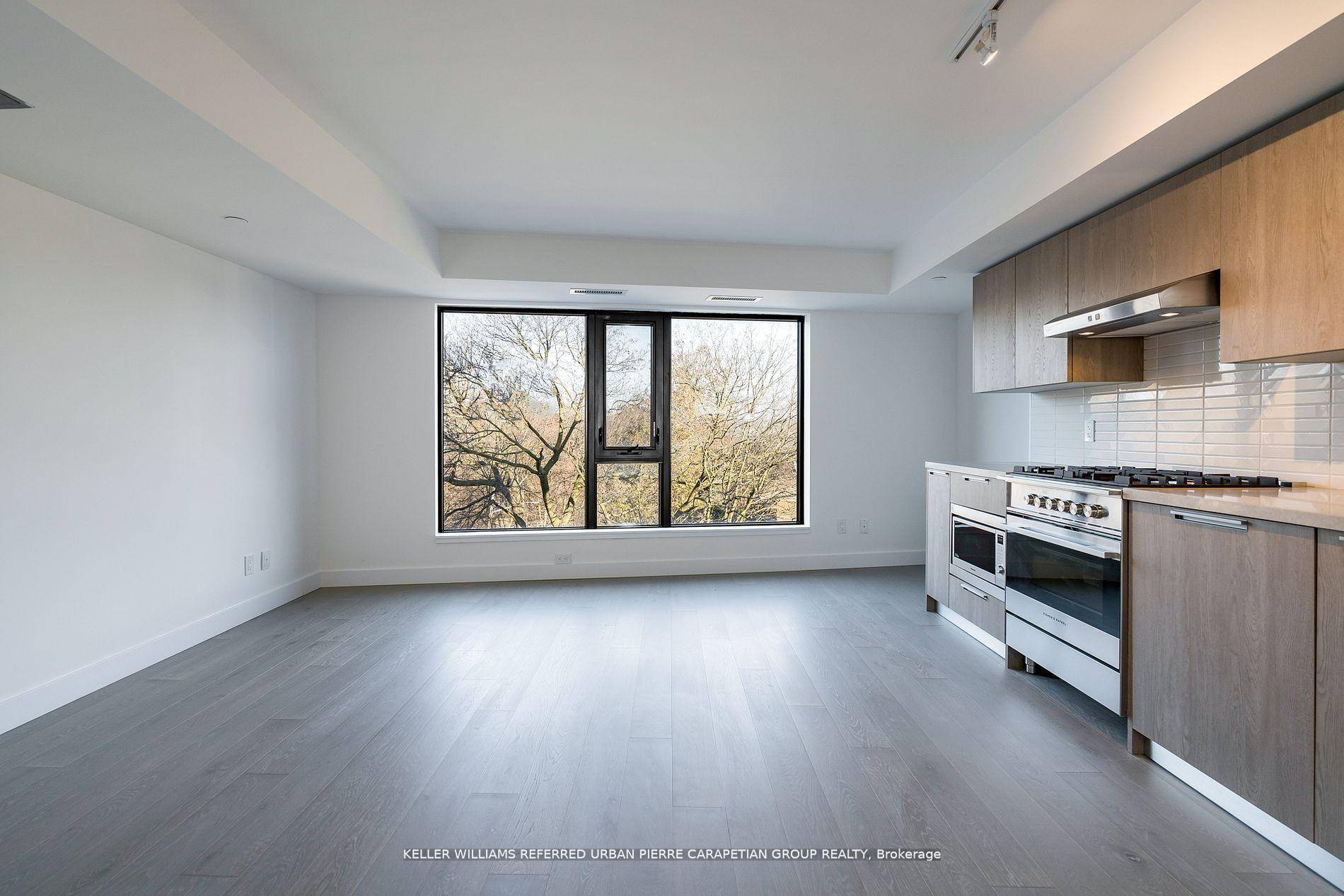 Spacious one bedroom filled with light !