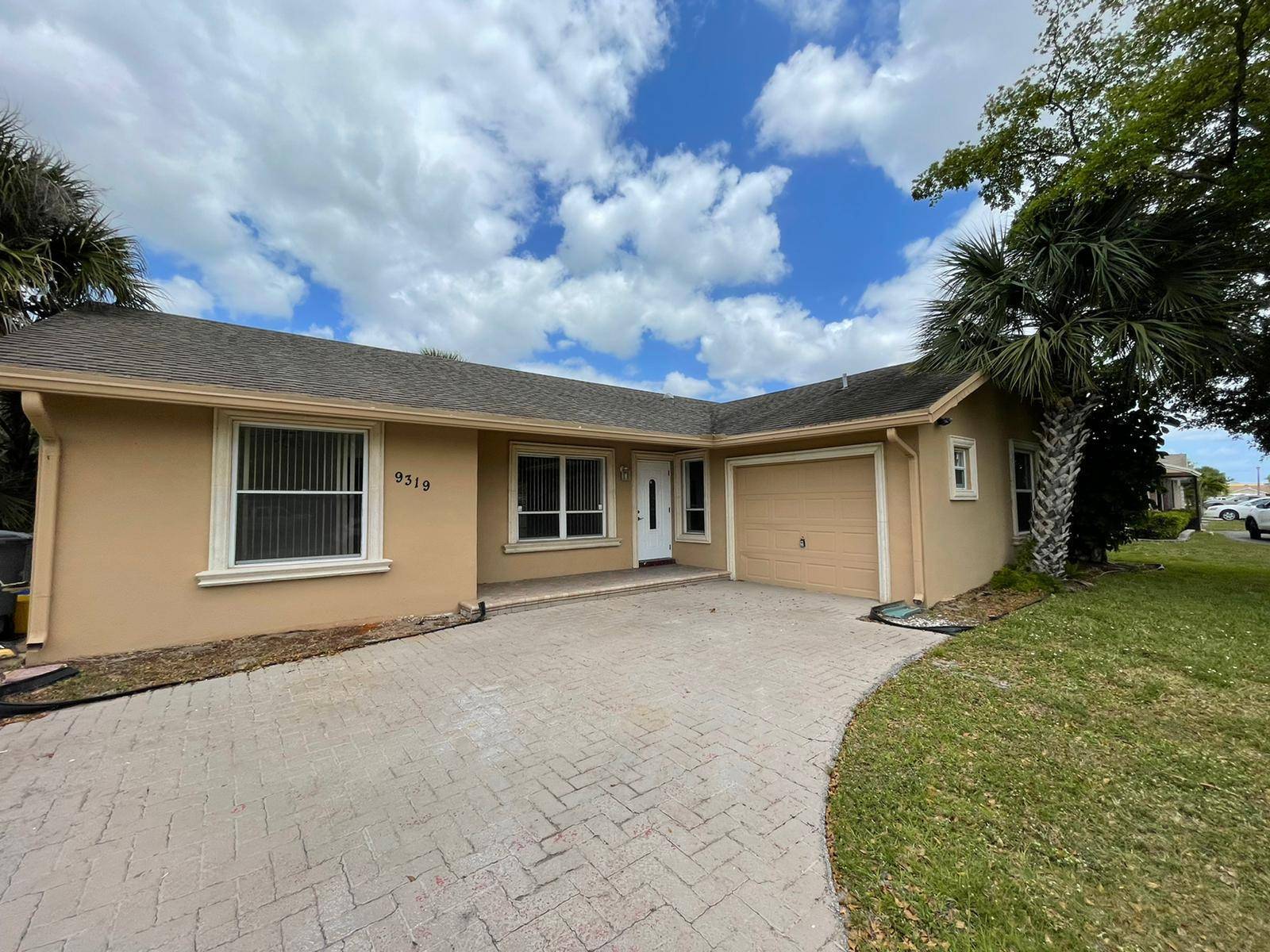 Come and see this 4 bedroom 3 bath Single Family Home in Boca Raton.