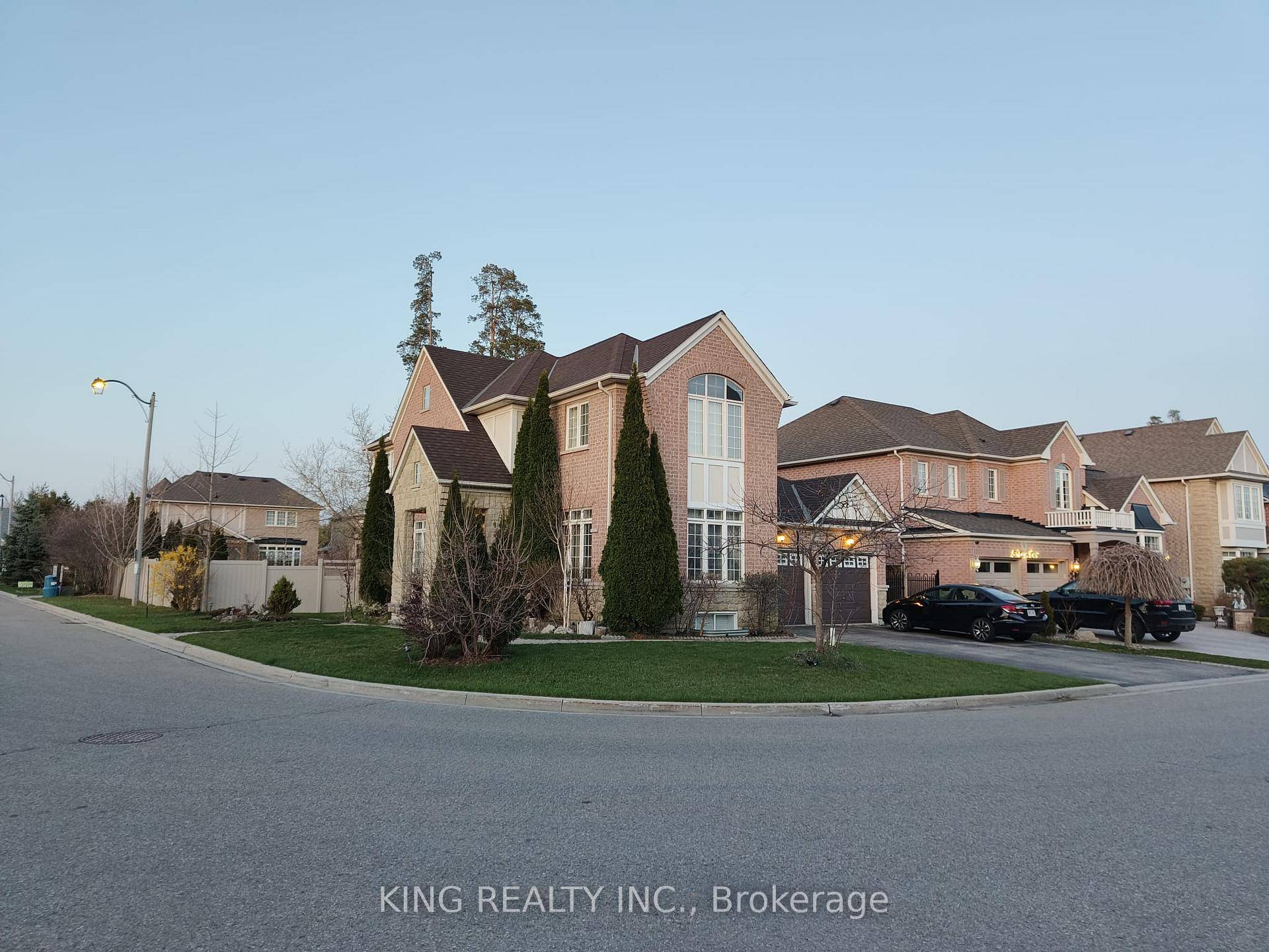 Welcome to this stunning corner home in the desirable Streetsville Glen Neighborhood !