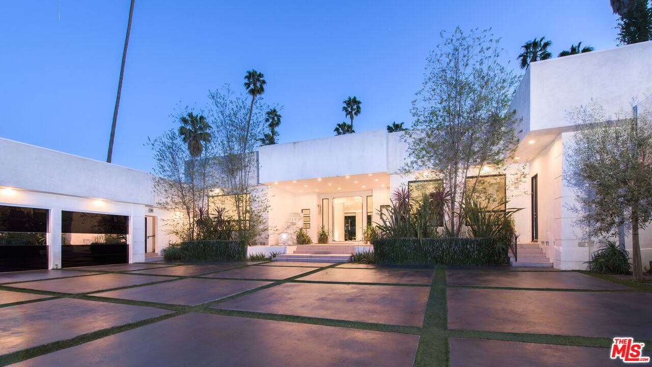 900 N HILLCREST RD 4BR Beverly Hills Post Office | B.H.P.O. La