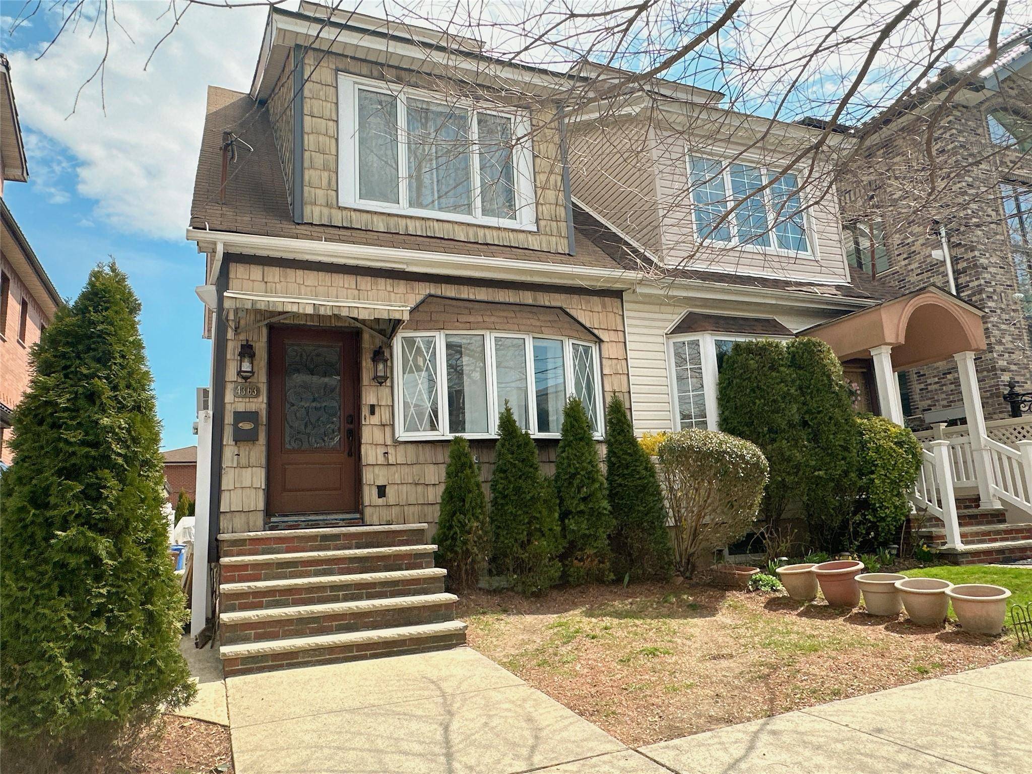 Spectacular, updated single family home in the heart of Flushing !