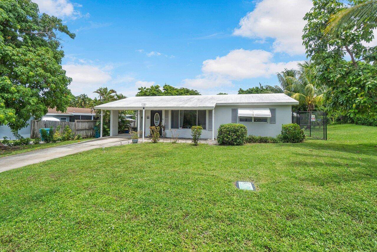 Rare opportunity to find a single family home under 400k located in east Boynton Beach just off the Woolbright Rd exit.