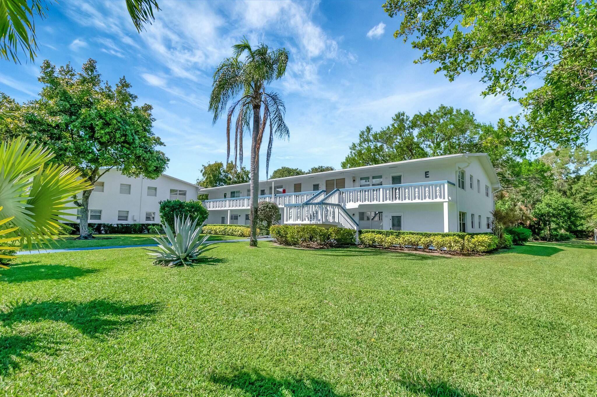 Move right into this beautifully renovated 2 bedroom, 1.