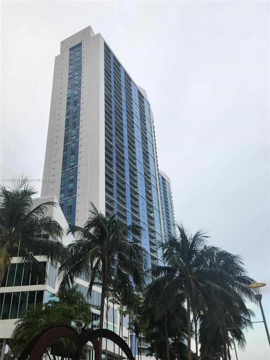 Beautifully remodeled 2BD 2BA condo on the 18th floor of One Miami with stunning views of Biscayne Bay, Bayfront Park, and the city skyline.