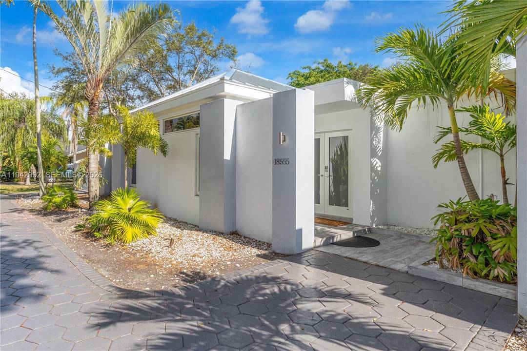 Stunning 5BD 3BA pool home on an oversized lot, currently operated as a fully managed, turnkey short term rental !