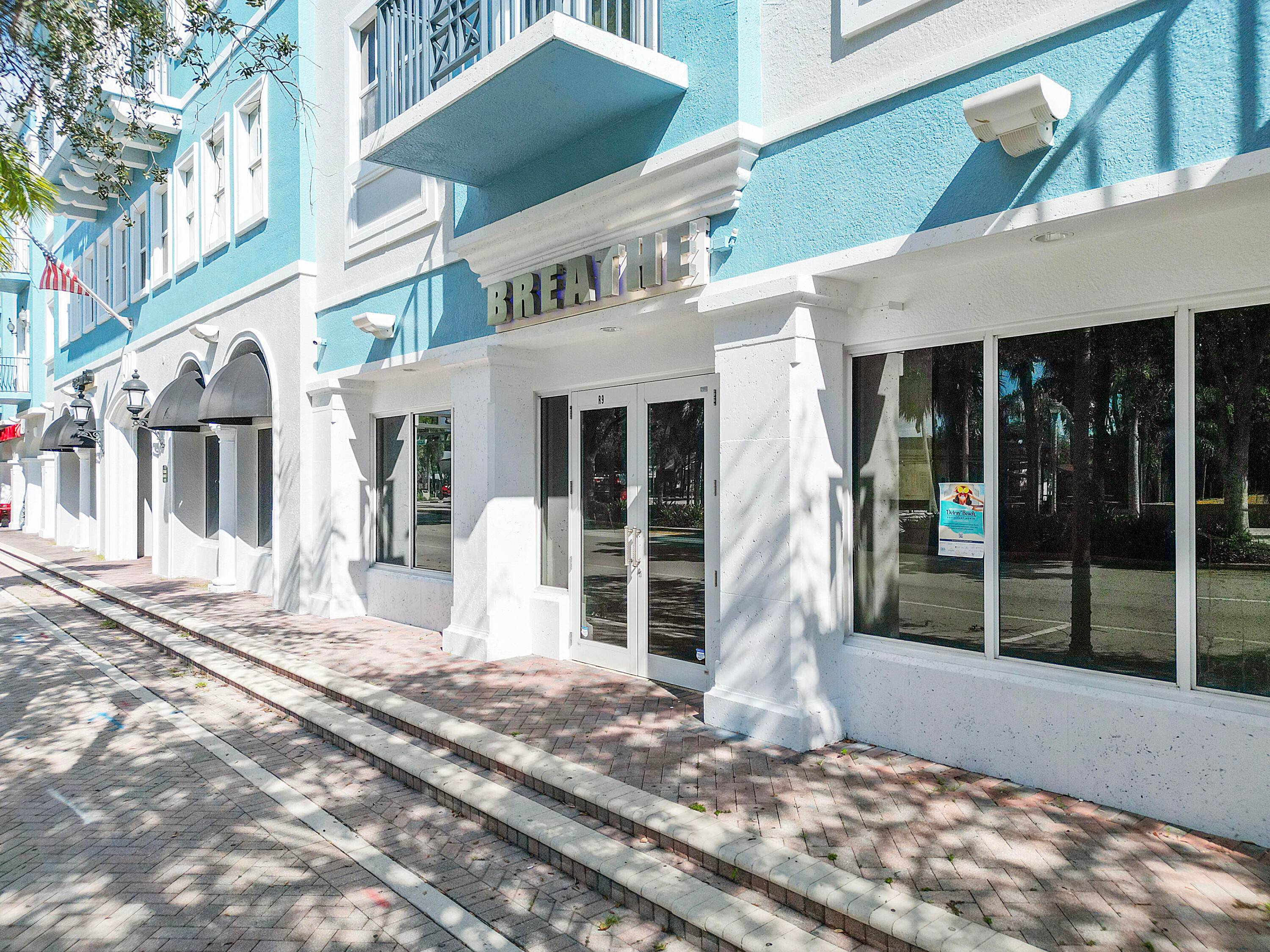 Introducing a remarkable opportunity to own a captivating culinary destination in the heart of the city.