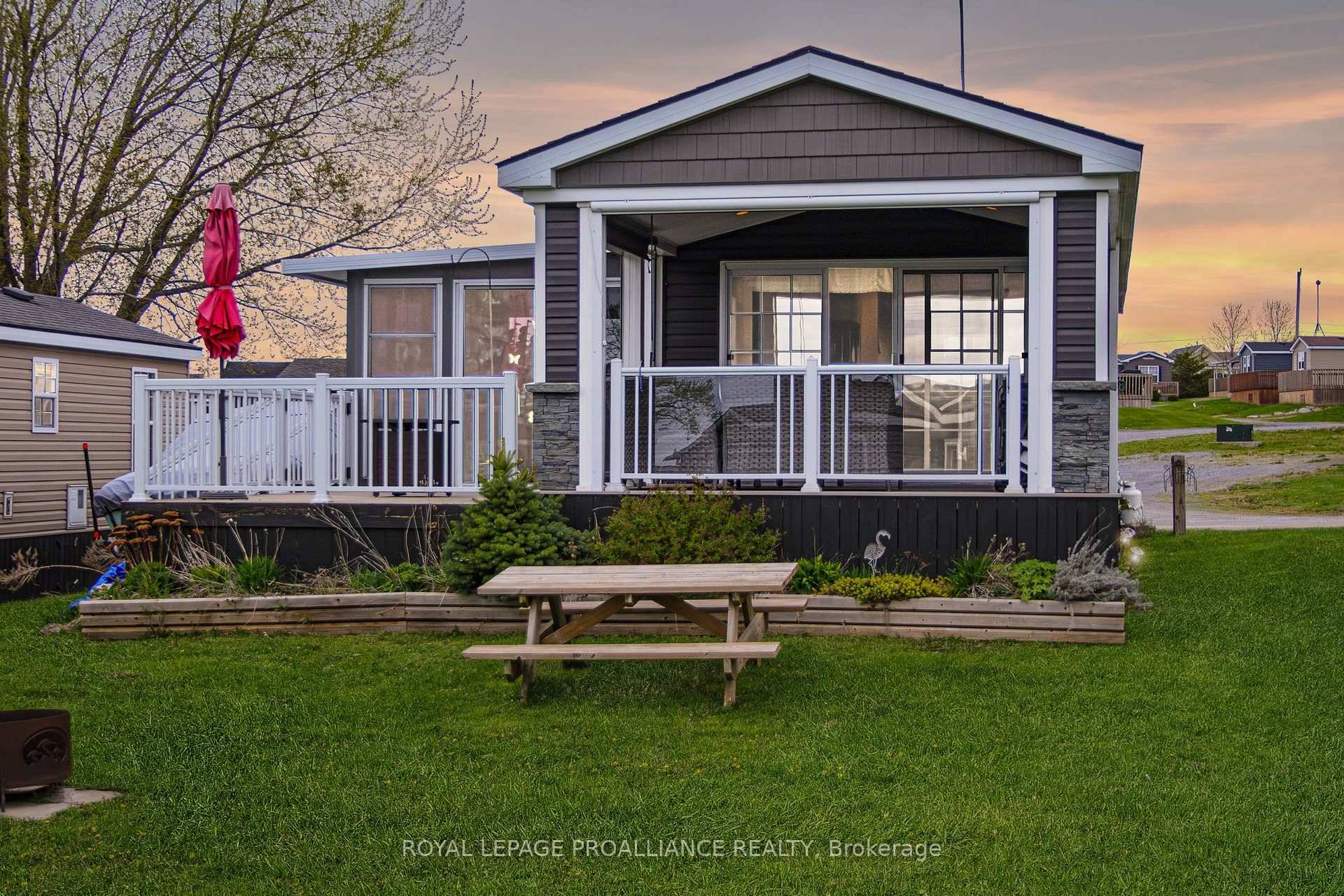 This Mobile unit is located on a Seasonal land lease resort Purchase price not subject to HST This Unit may seem like every other unit to the untrained eyes, but ...