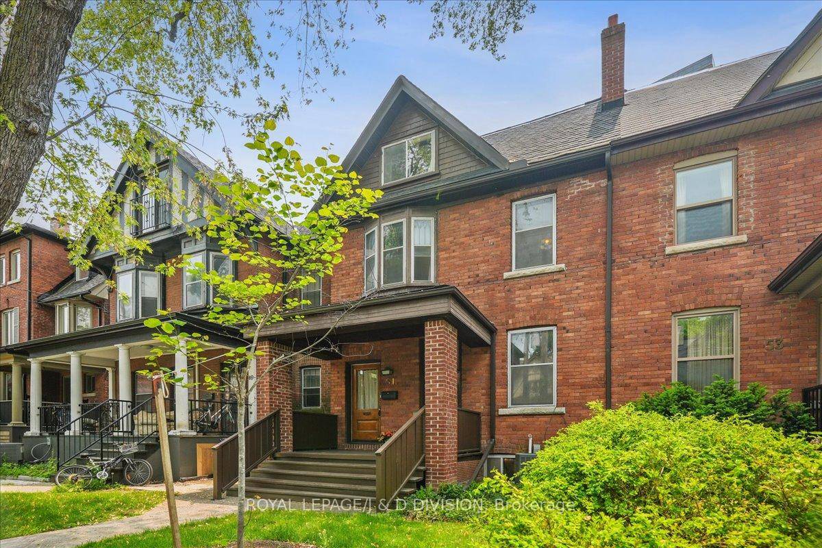 A great opportunity for someone to create a perfect city home.