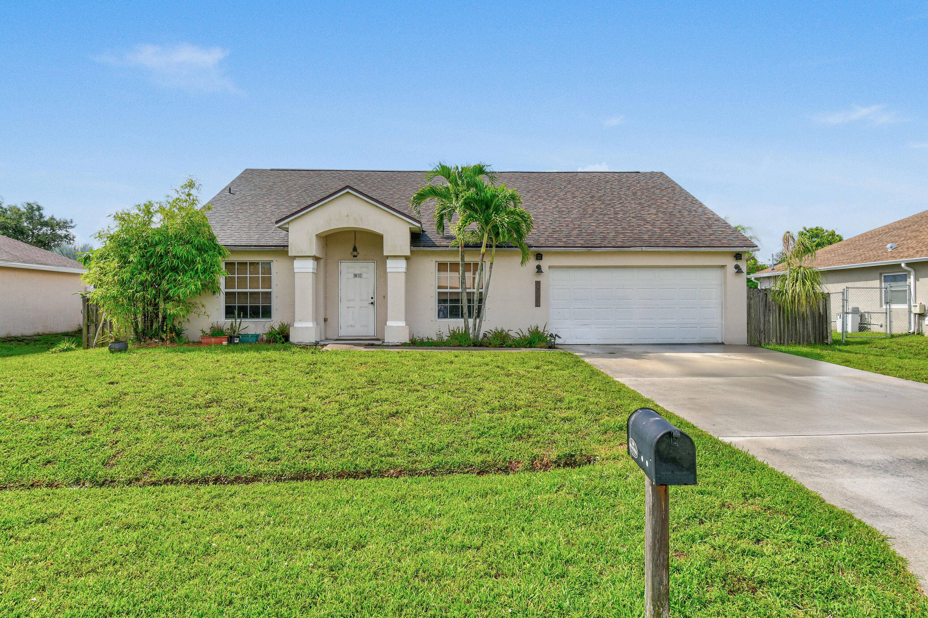 Nice house centrally located in the heart of Port St Lucie with a New Roof 2024.