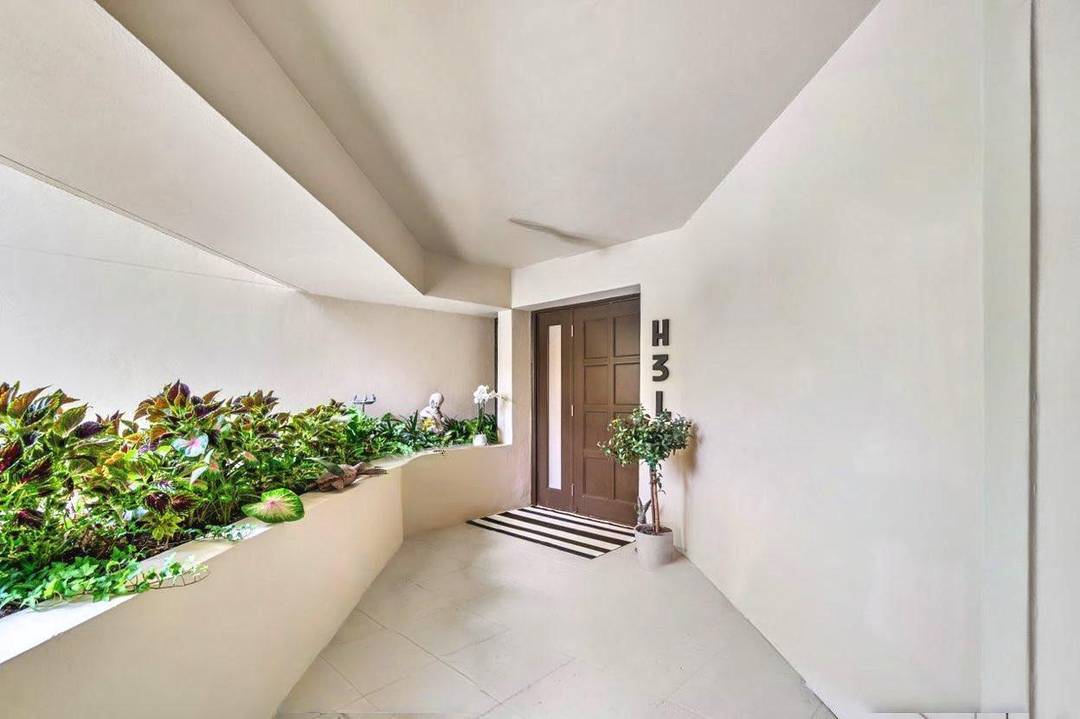 Discover your dream waterfront retreat in the exclusive Waterfront Enclave of Harbor Village !