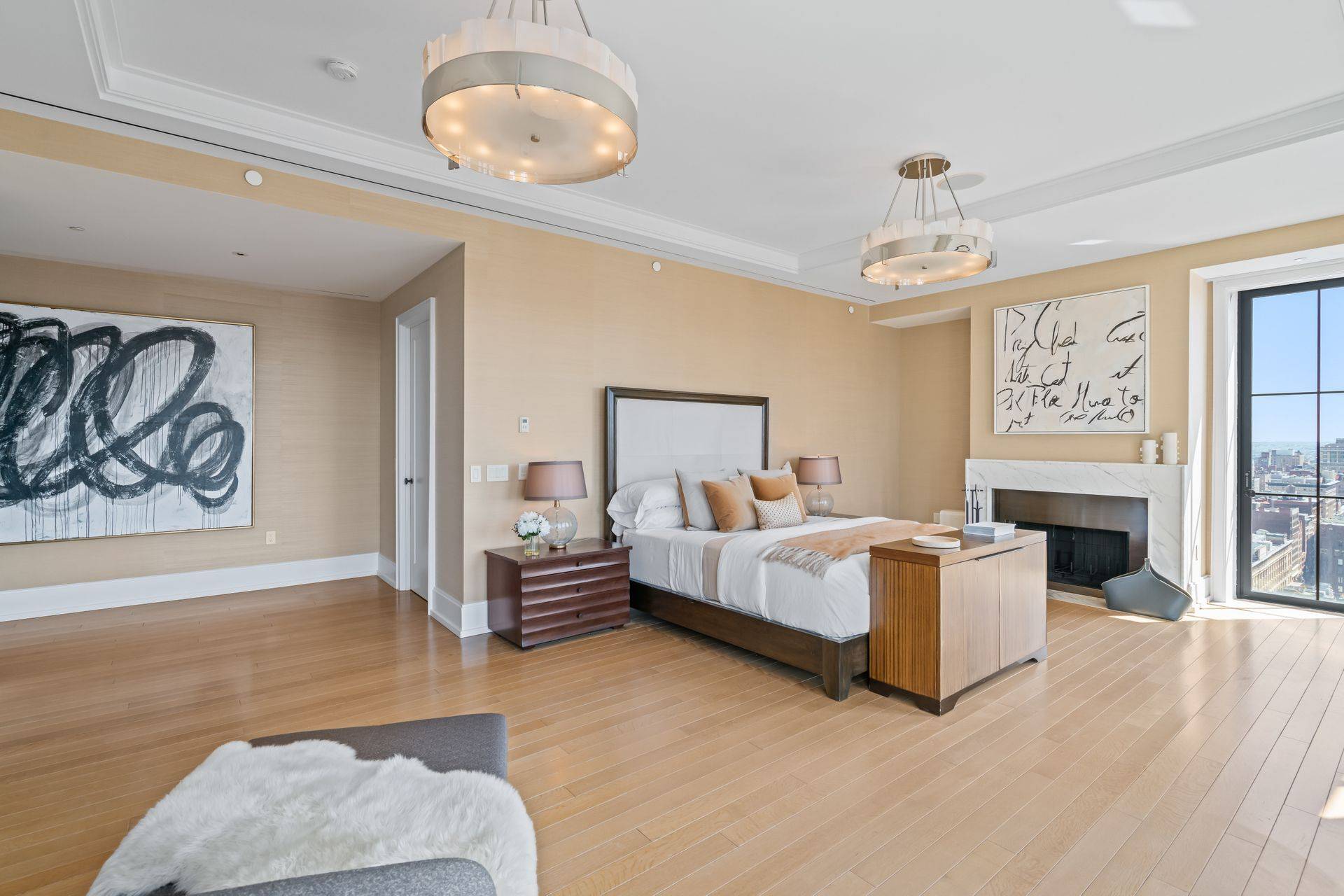 Spanning an entire floor of Ralph Walker s iconic masterpiece, this 6, 738 sq.