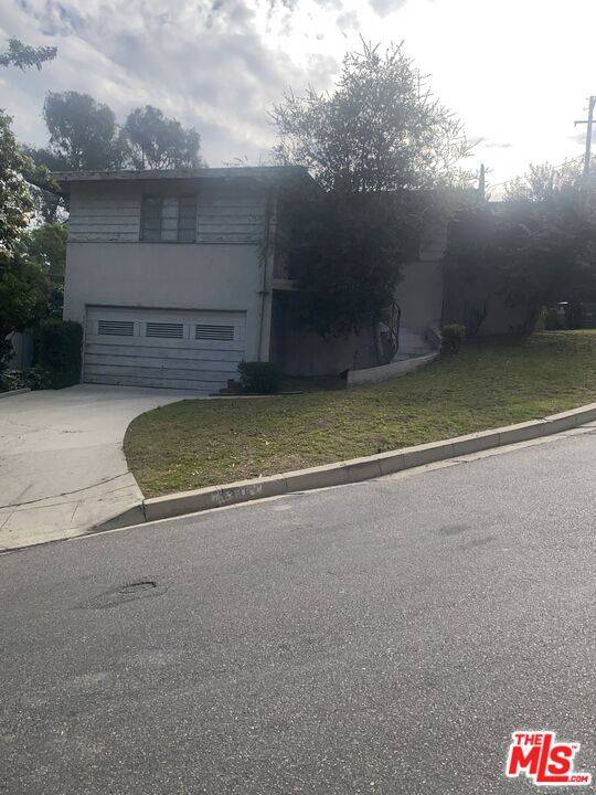 3348   Bennett Dr 2BR Hollywood Hills East La