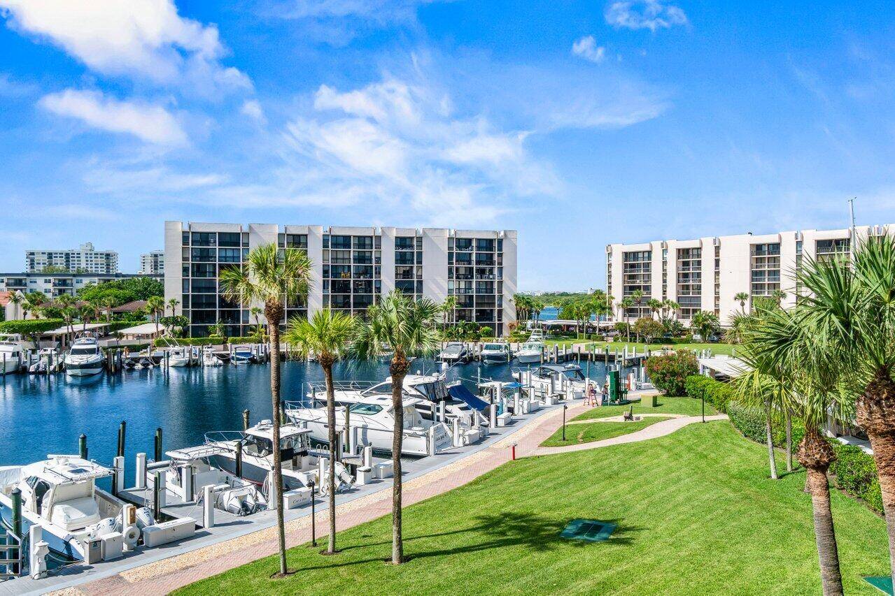 Experience breathtaking southern marina views from this beautifully renovated 2 bedroom, 2 bathroom residence located in the exclusive Yacht Racquet Club of Boca Raton one of the area's premier private ...