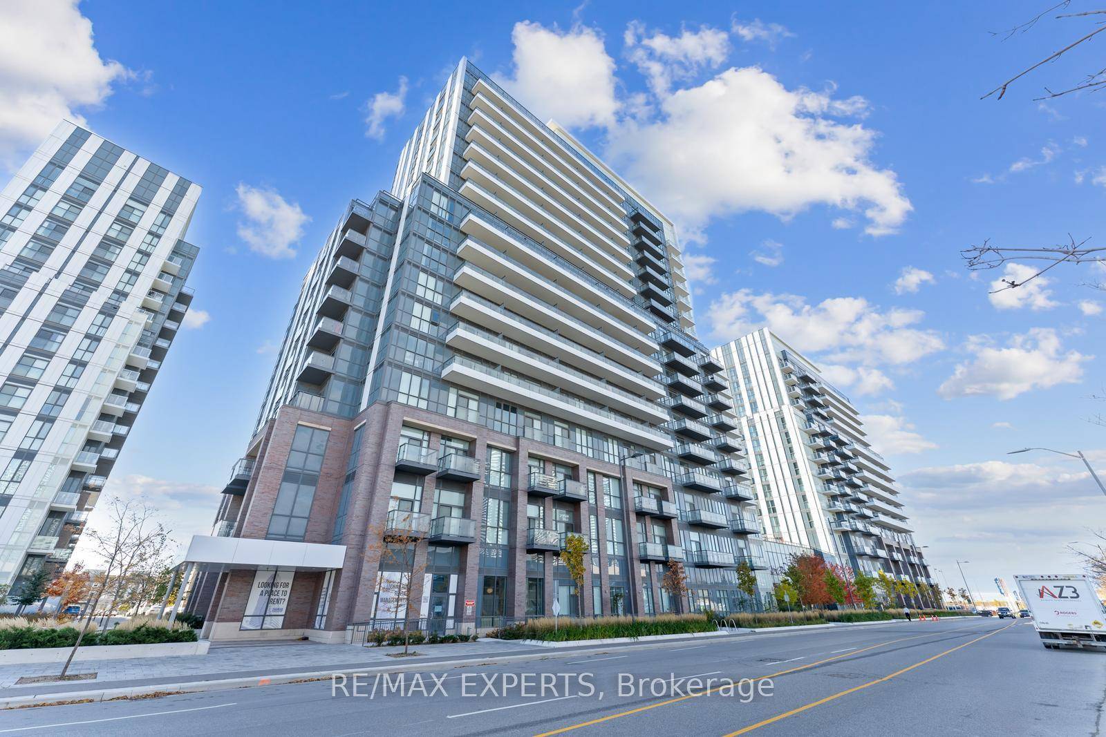 Well PRICED ! ! ! Welcome to Mobilio Condos In the Heart of Vaughan Metropolitan Centre This LUX 1 Bedroom Den condo perfectly blends style, comfort, and convenience in the ...