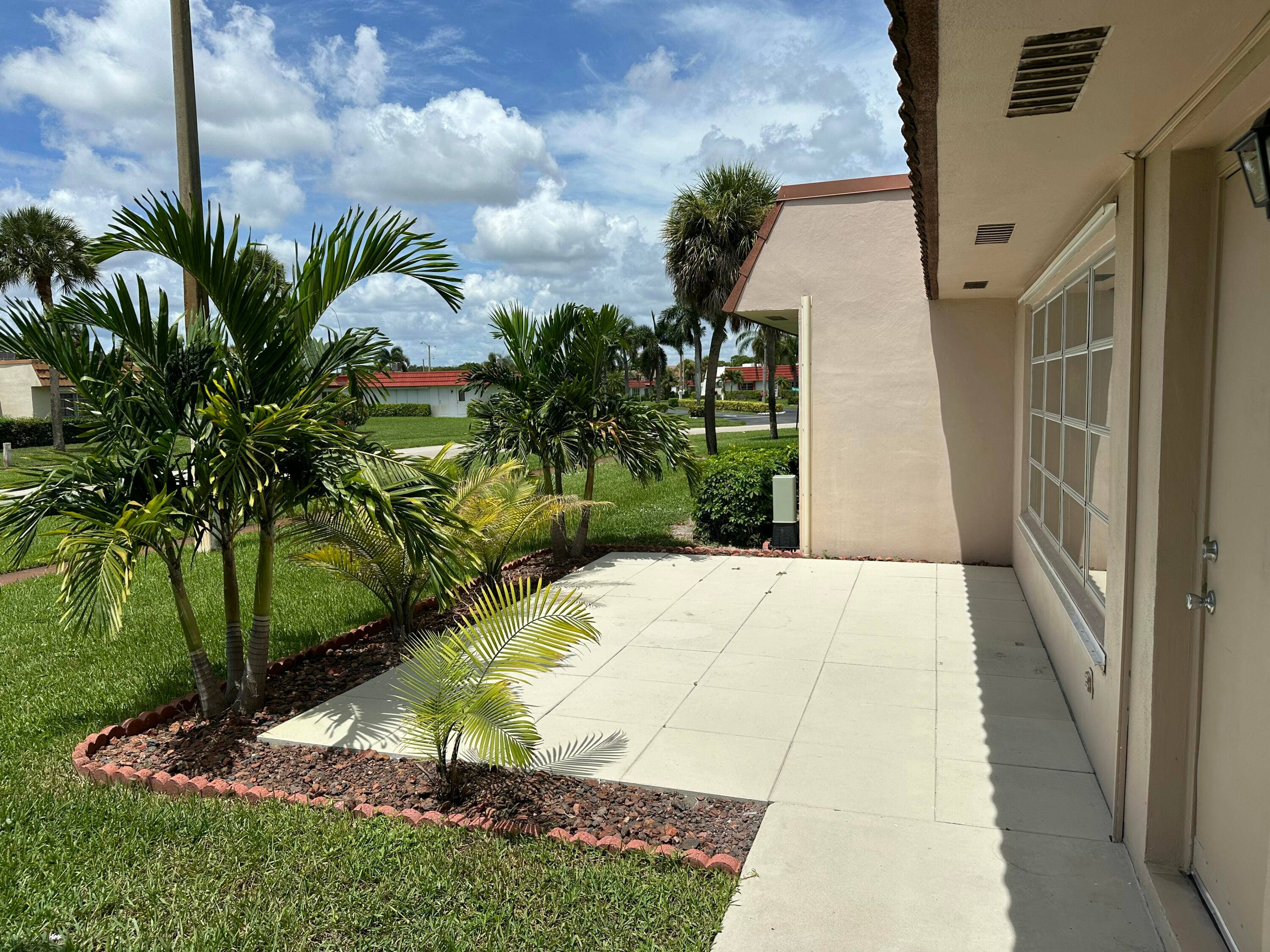 Move in ready and peaceful 2 bedroom and 2 bath unit with a true and original 1300 sqft of living space.