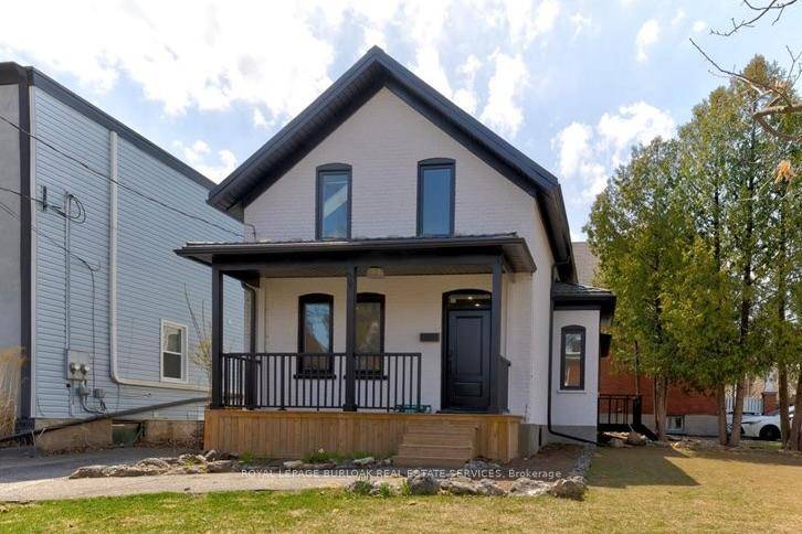 Welcome to your turnkey dream home, perfectly situated steps from the market and downtown !