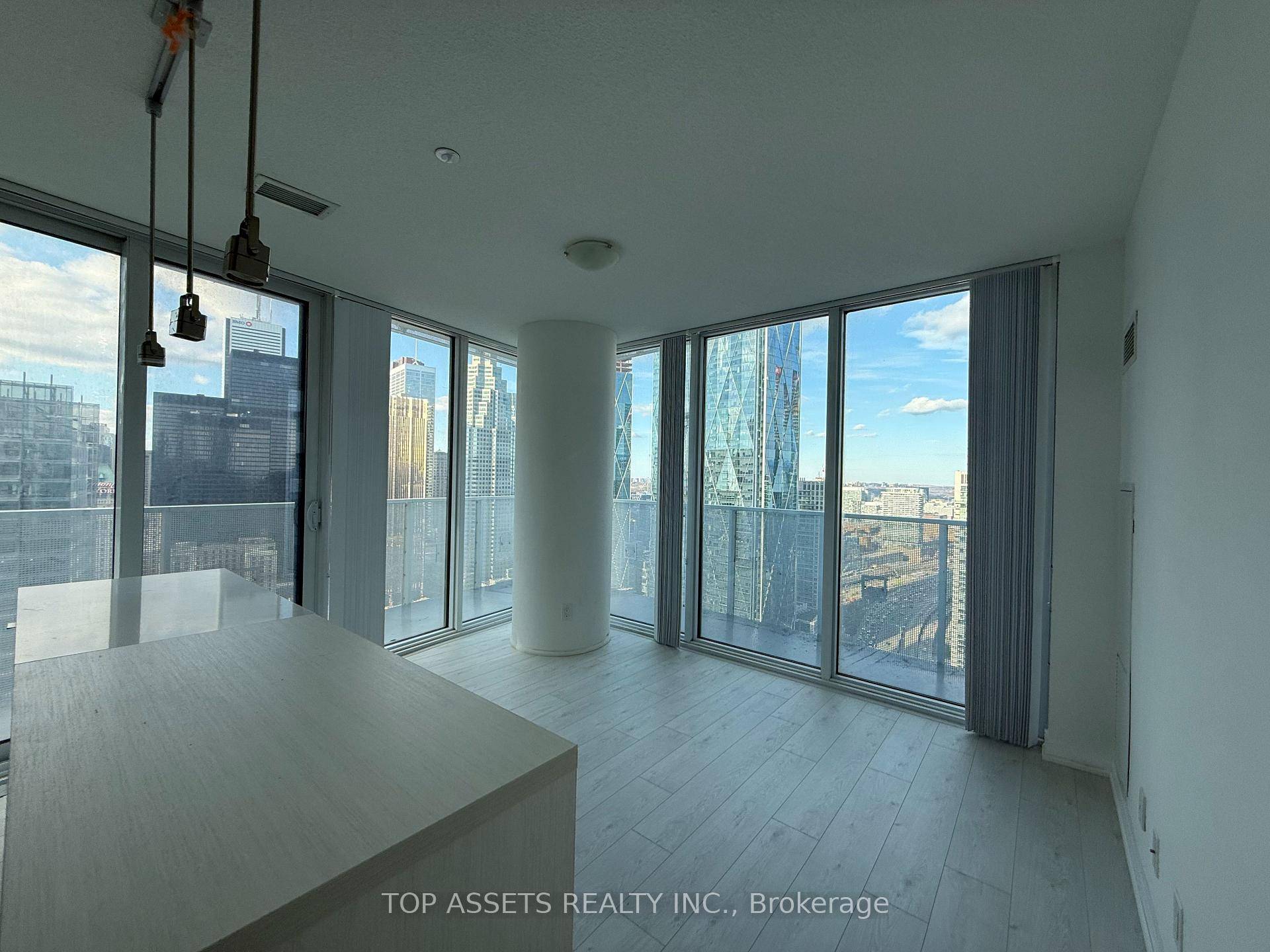 Welcome To Luxury Unit At The Harbour Plaza Residences.