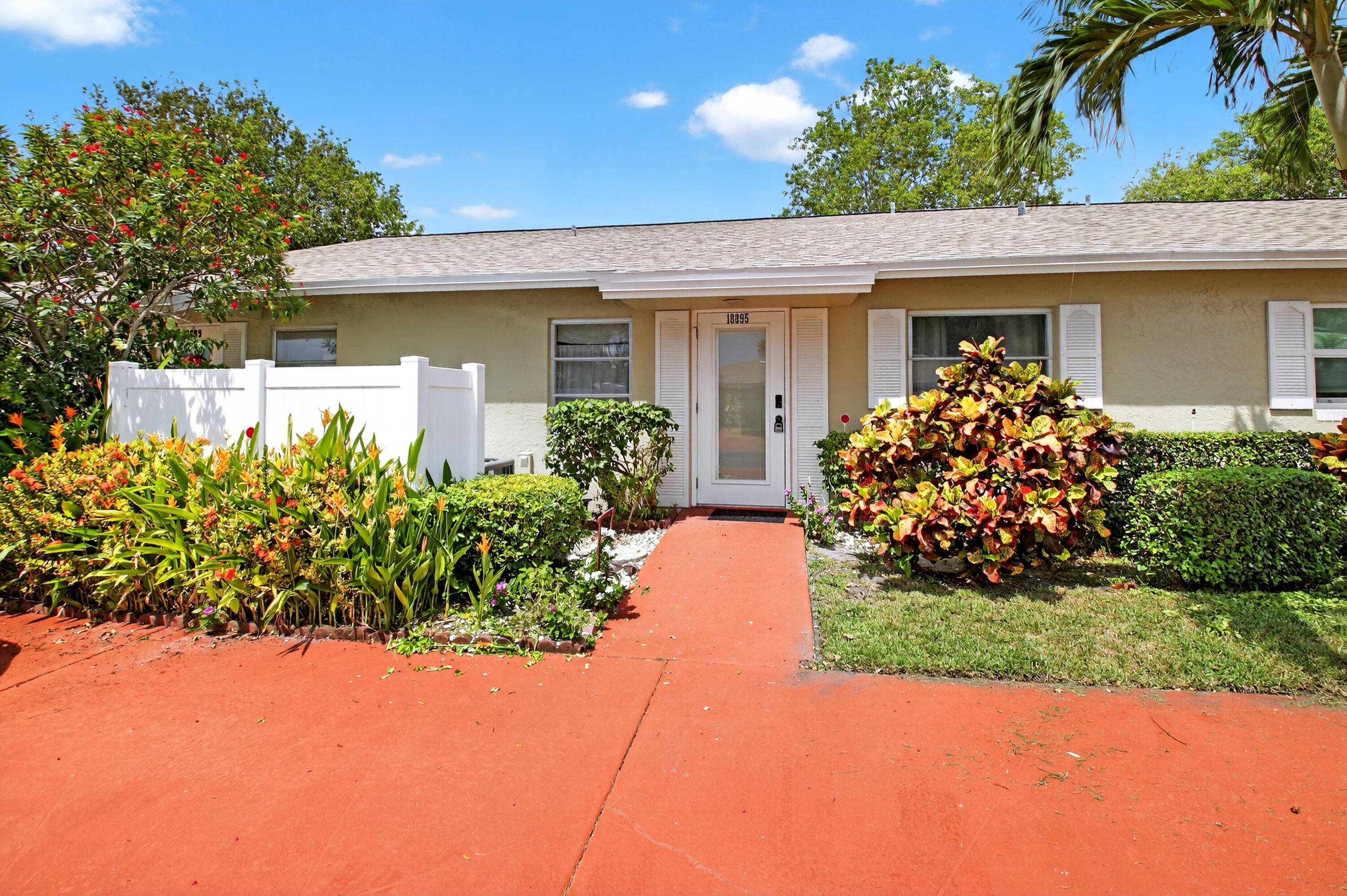 RELAX AND GET READY TO ENTERTAIN IN THIS LOVELY WHISPER WALK VILLA.