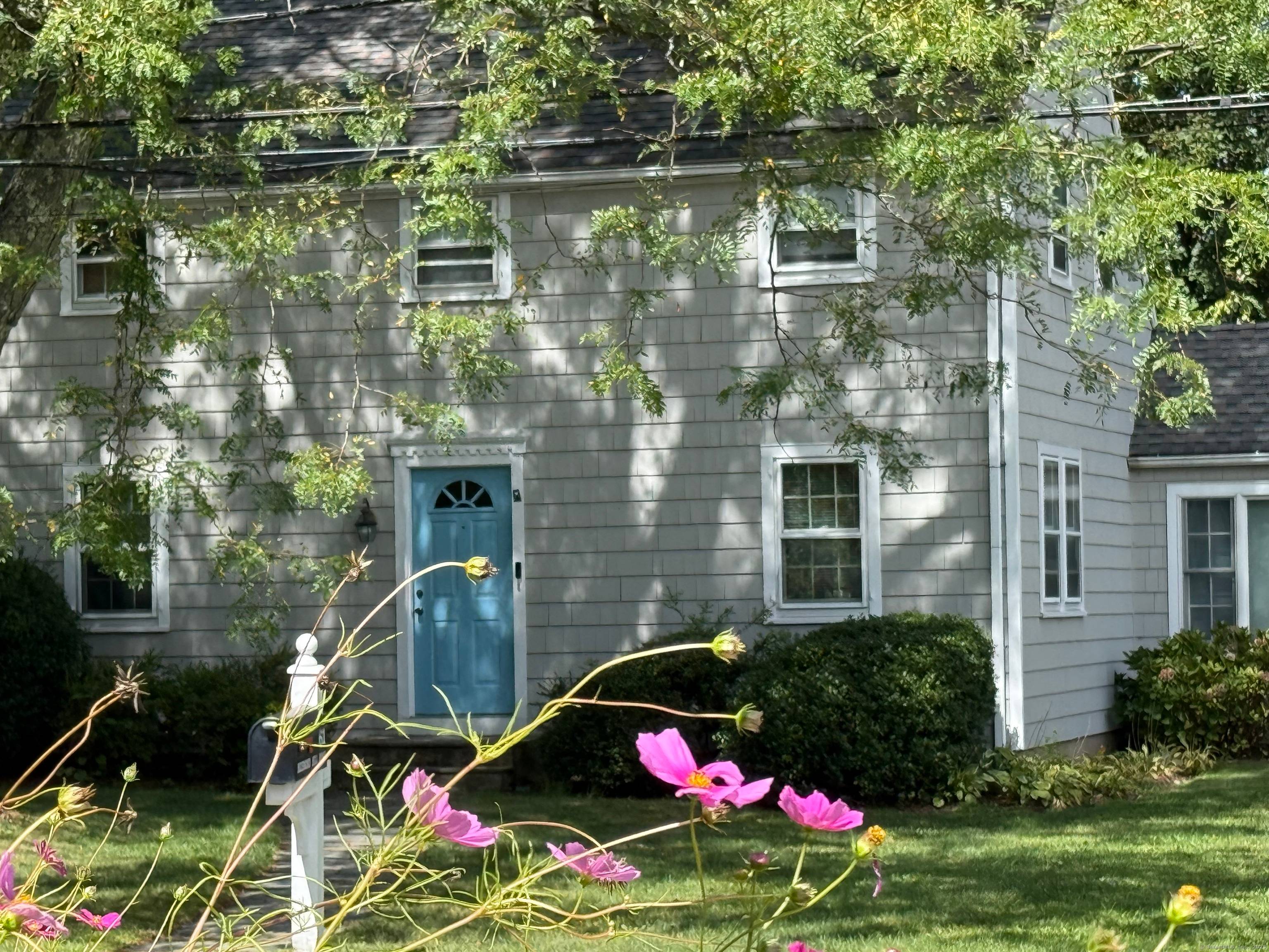 PERFECT FLEXIBLE FOUR BEDROOM RENTAL IN THE PERFECT LOCATION.