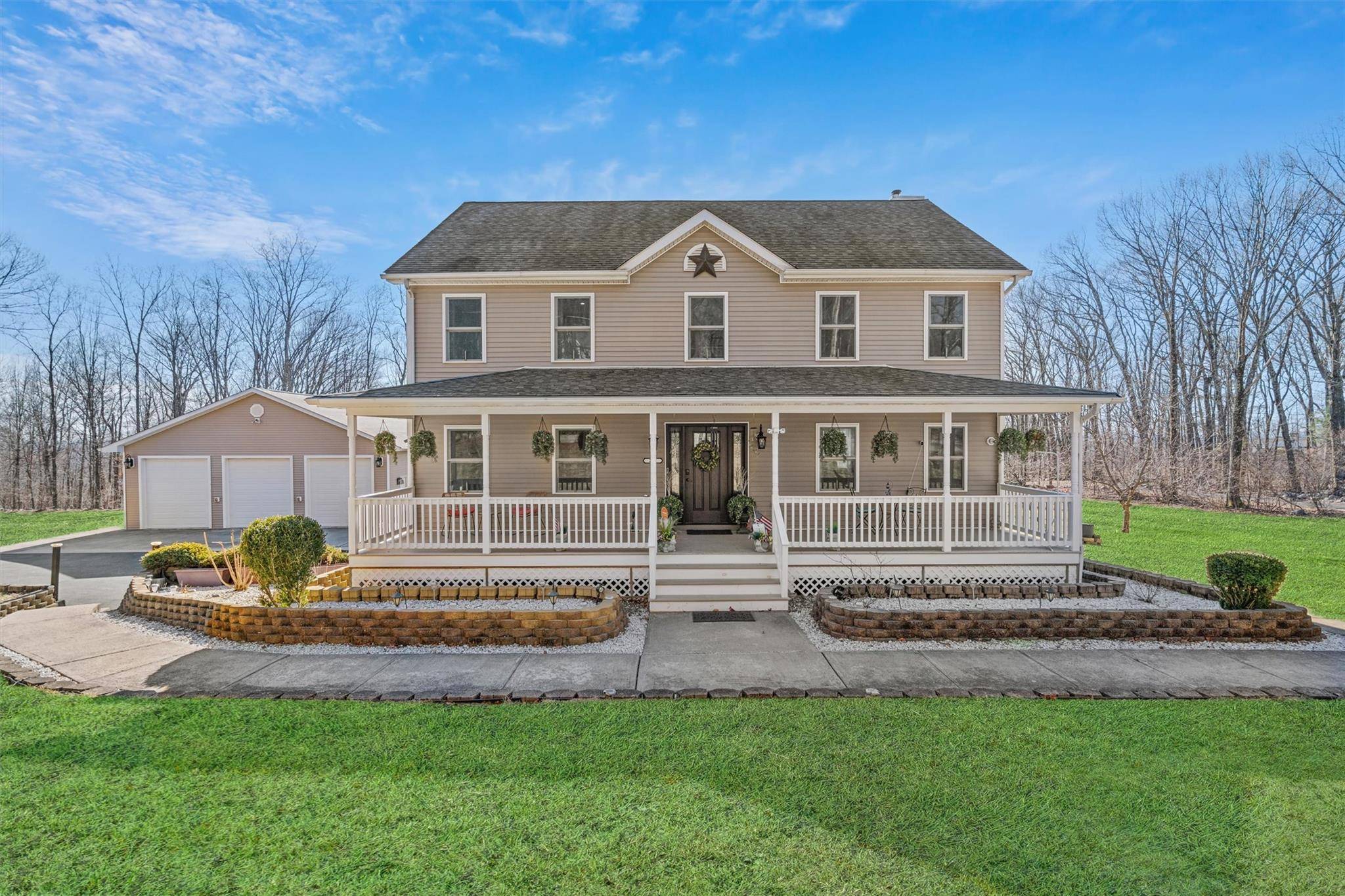 Discover the perfect blend of elegance and modern convenience in this stunning custom built Colonial with 3600 sqft to enjoy.