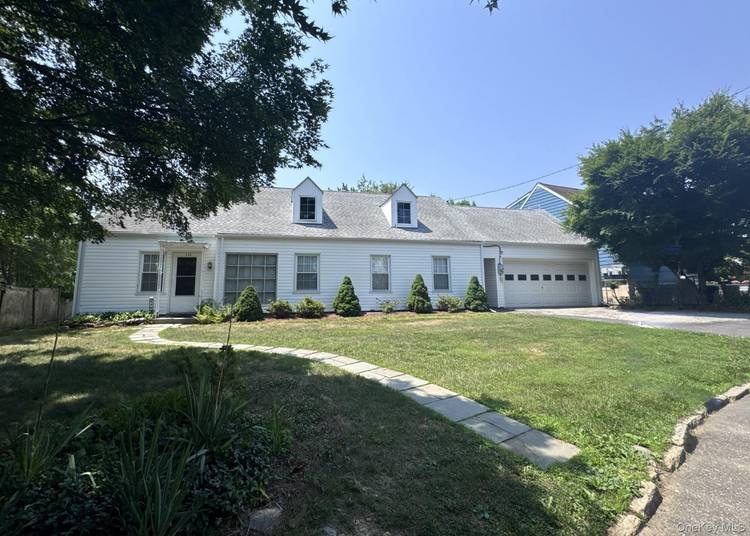 Freshly Renovated ! Welcome to this spacious 4 bedroom, 2 bath expanded ranch with big backyard home located in one of Mamaroneck's most desirable neighborhoods within easy walking distance of ...