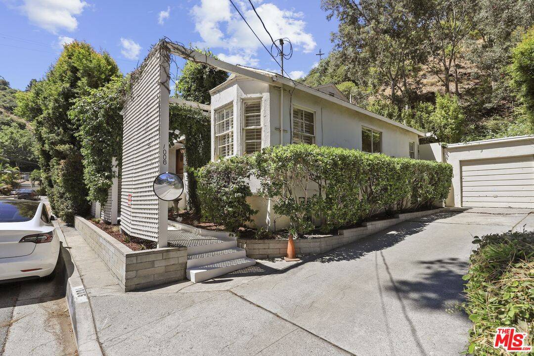 1006  N Beverly Glen Blvd 2BR Bel Air La
