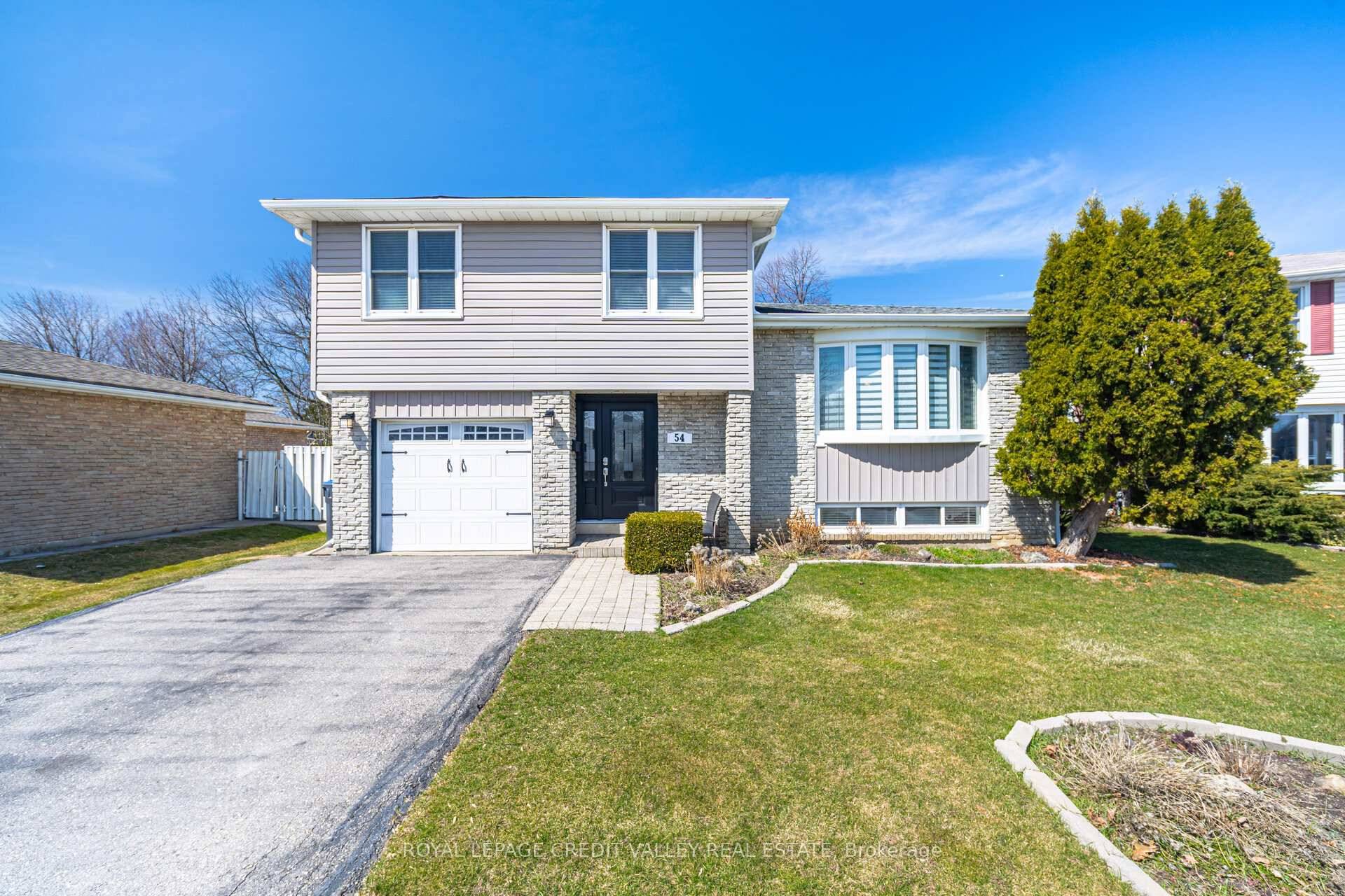 Welcome to 54 Gondola Crescent !