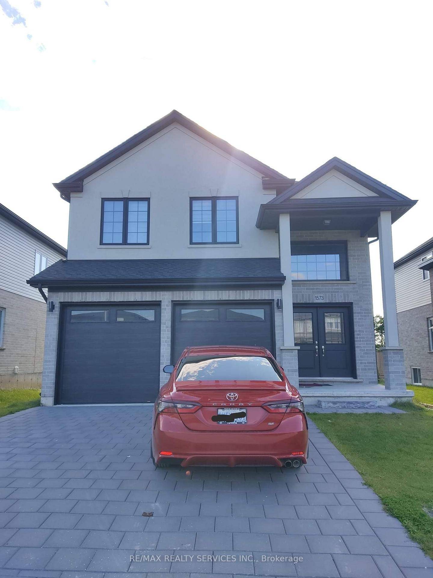 Welcome to 1573 Dylan St, Located in the desirable Kilally on the Thames !