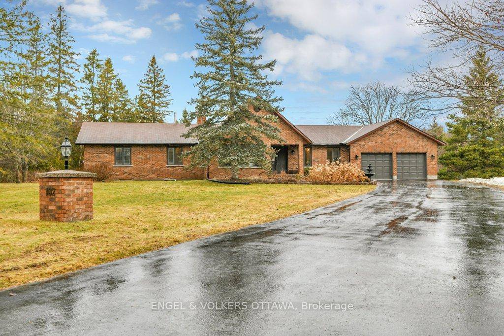 A spacious, handsome all brick bungalow with almost 500 feet of frontage is available just minutes to Highway 17 and the charming village of Almonte.