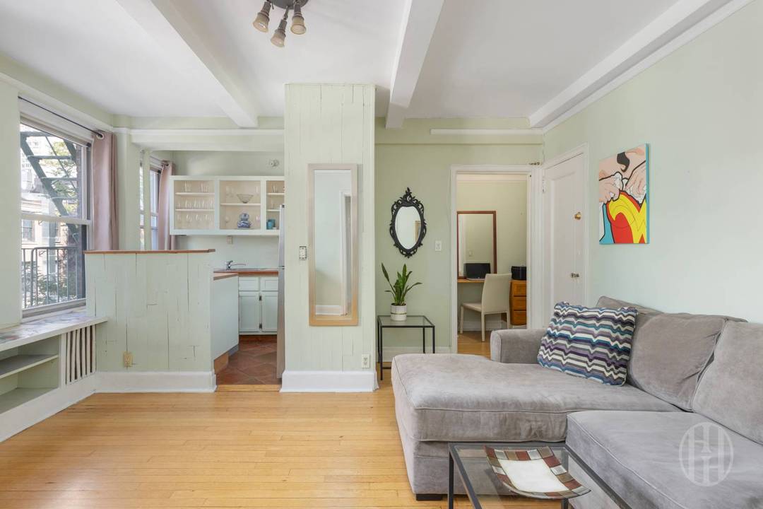 Peaceful, Full Service Whitby Retreat Quietly positioned within the building, Apartment 519 offers six windows with skyline views and what is widely regarded as The Whitby s most desirable one ...
