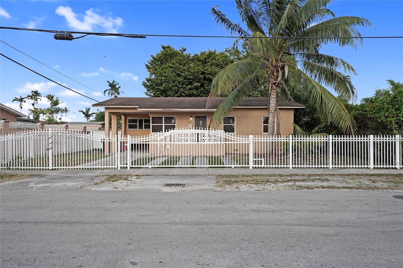 Charming 3 Bedroom Home with Spacious Yard and No HOA !