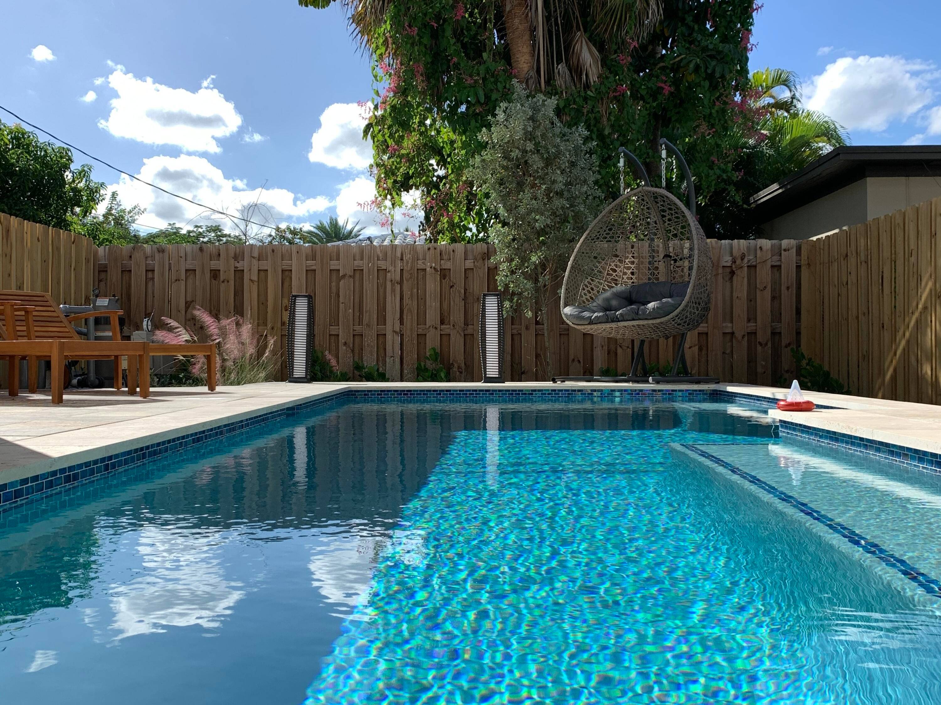 ALSO AVAILABLE IN MONTHLY RENT, MONTH BY MONTH RENT !