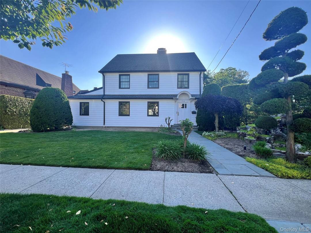 Beautifully Renovated 3 Bedroom, 3 Bath Duplex with Parking amp ; Private Outdoor Space in Whitestone that feels like a whole home rental !