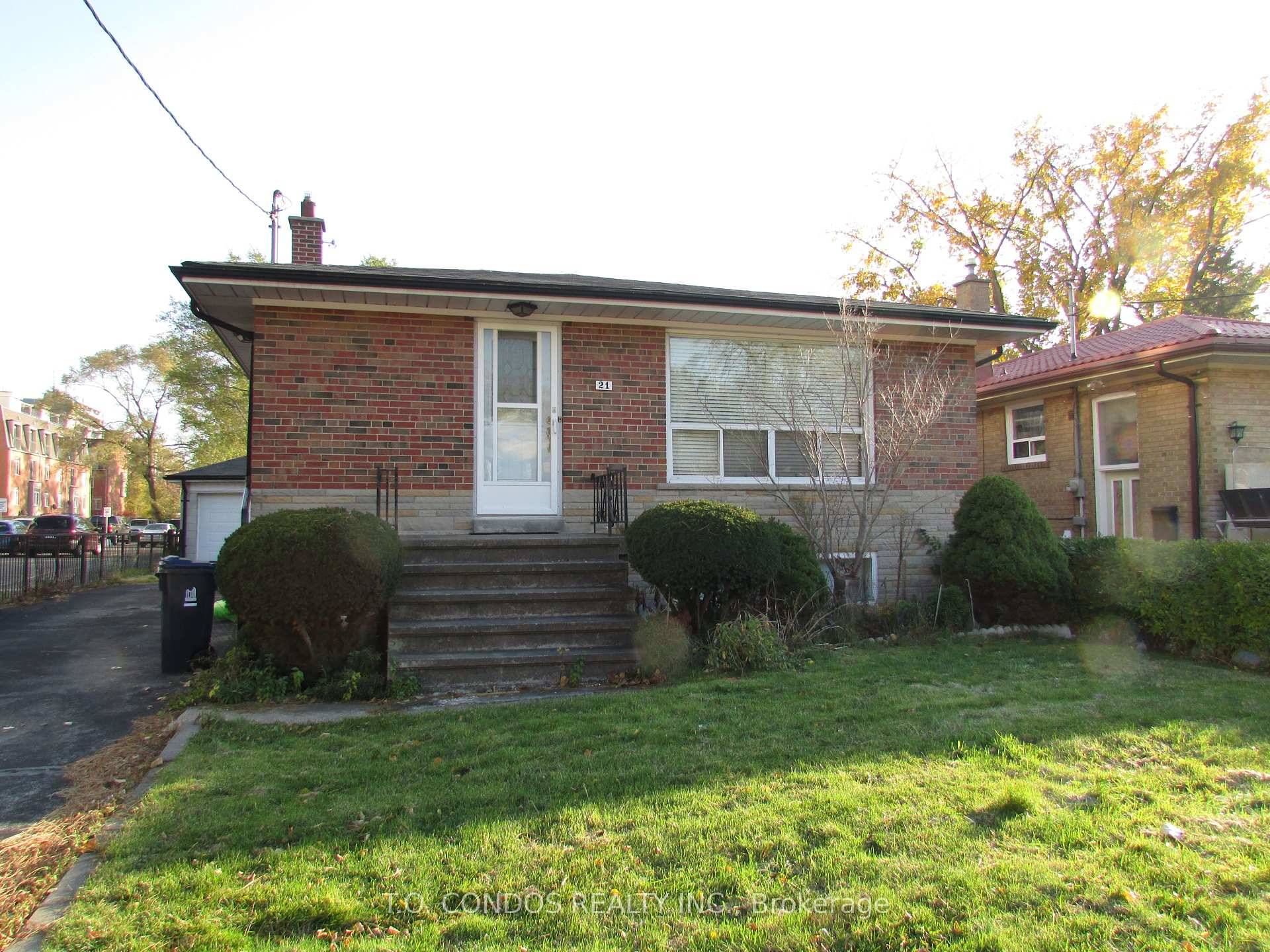 Rent your dream home in this detached bungalow, perfectly nestled against the serene backdrop of Smythe Park.